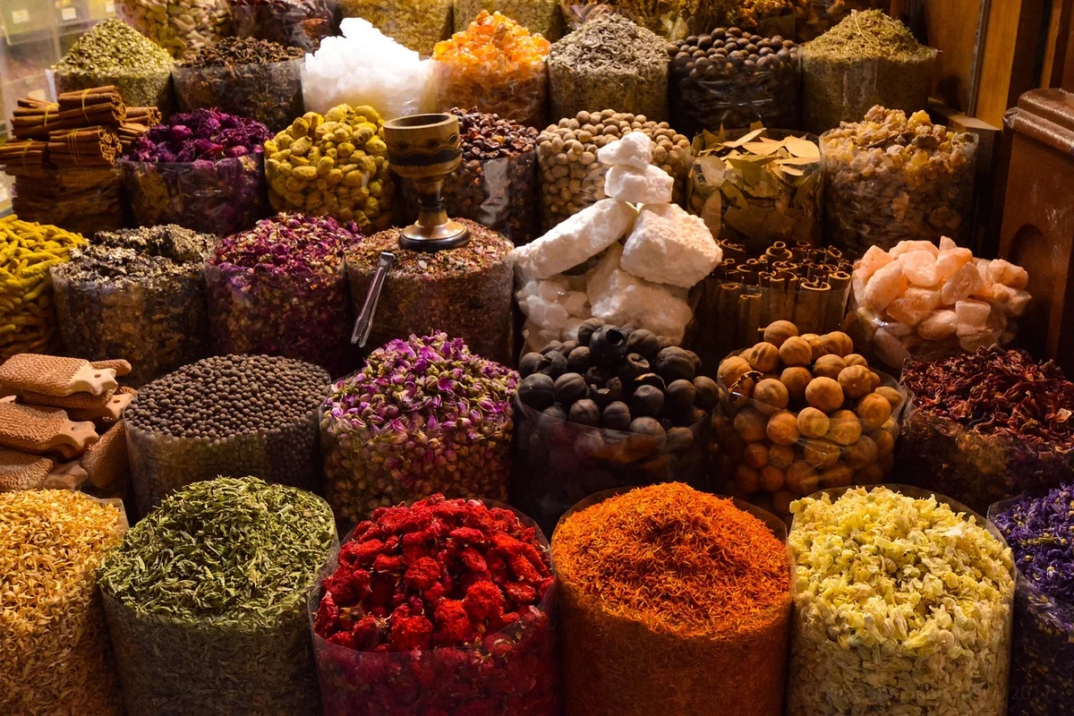 Épices : le rôle réel de chacune (et pourquoi on les confond)